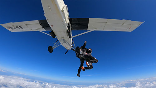 Poklon bon za skok padobranom